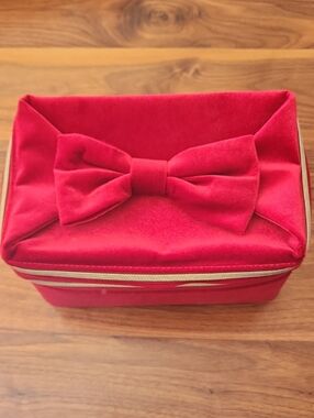 Estee Lauder Red Velvet Bow Cosmetic Case